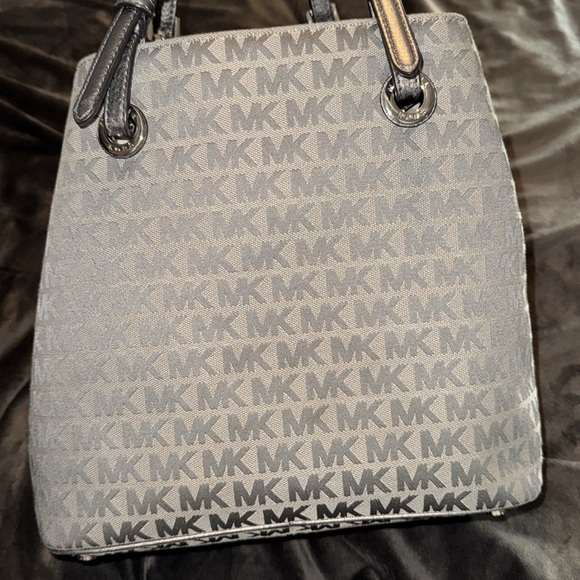 Michael Kors bag - Picture 3 of 6